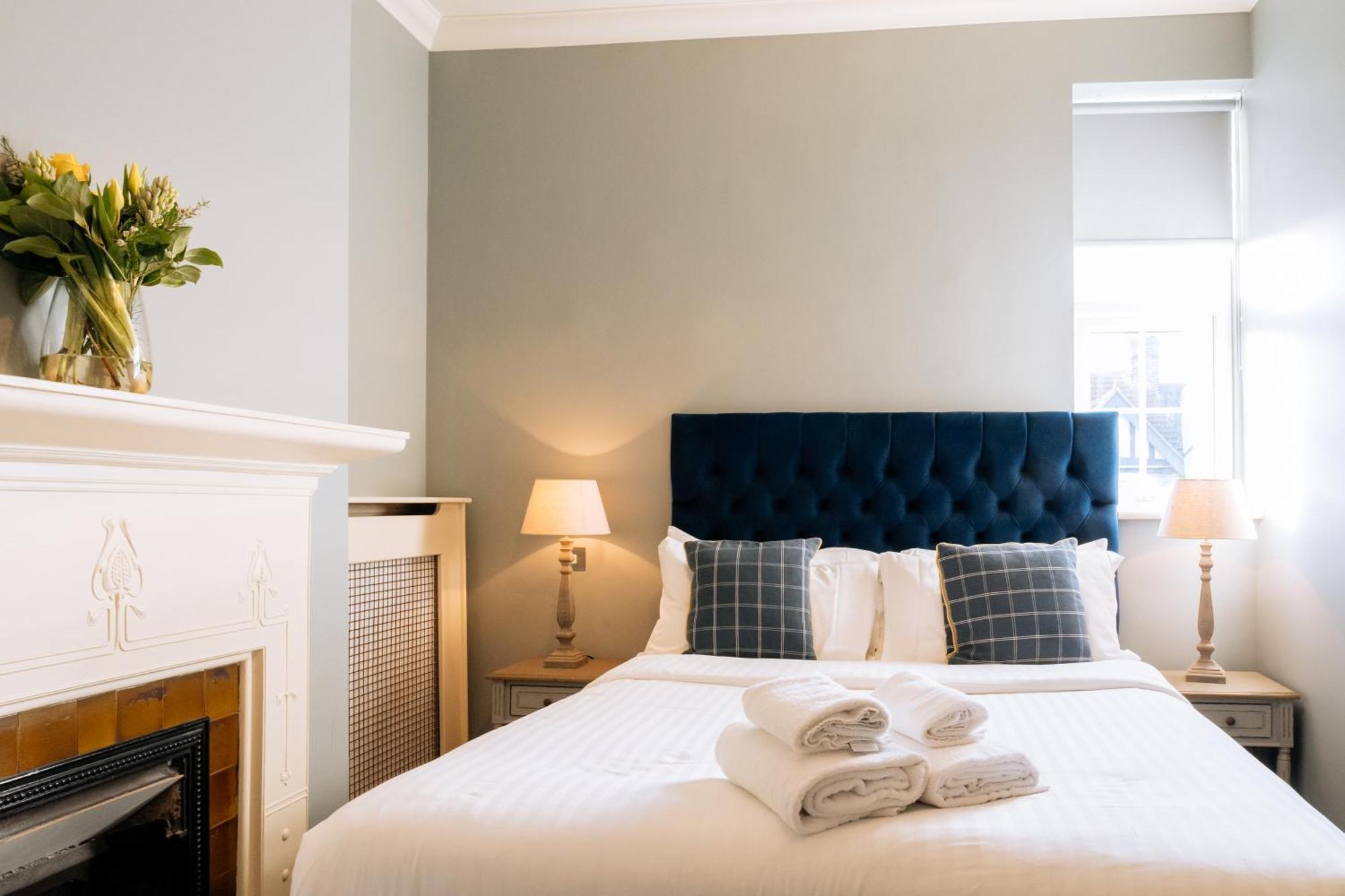 The Royal Oak Hotell Woodford Eksteriør bilde