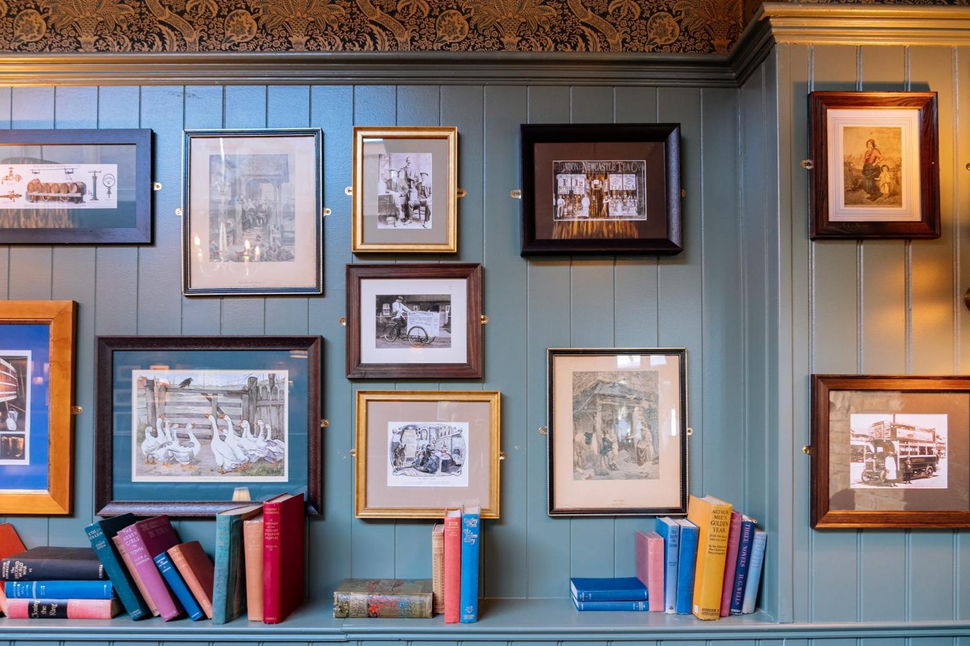 The Royal Oak Hotell Woodford Eksteriør bilde