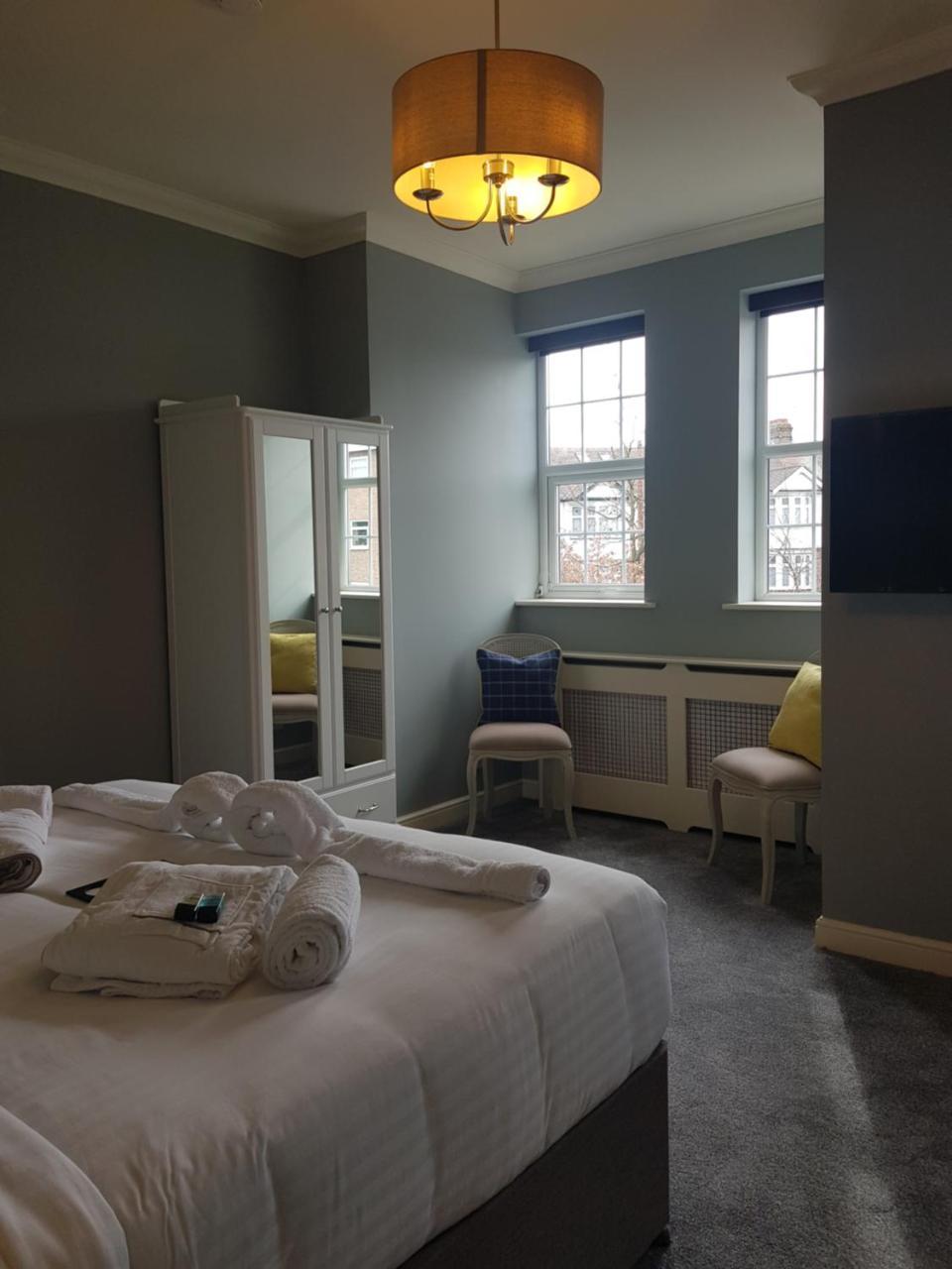 The Royal Oak Hotell Woodford Eksteriør bilde
